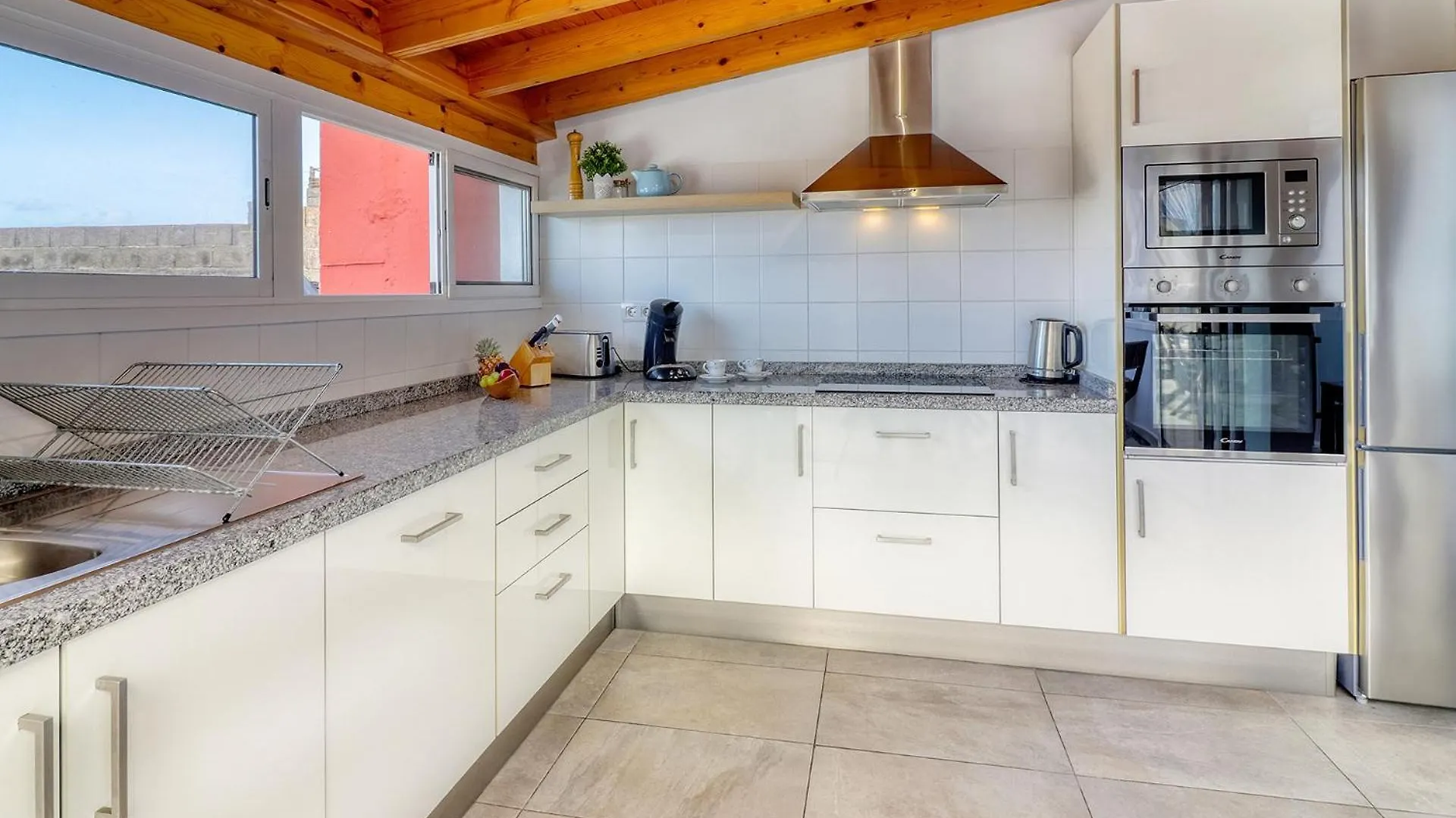 Big Terraced House, 100M To The Beach, With Bbq And Sea View